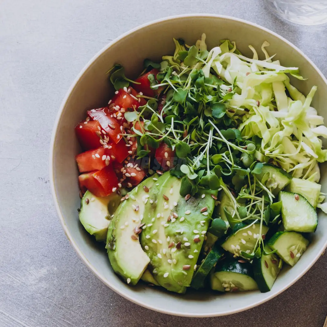 Buddha bowl z mikroliśćmi